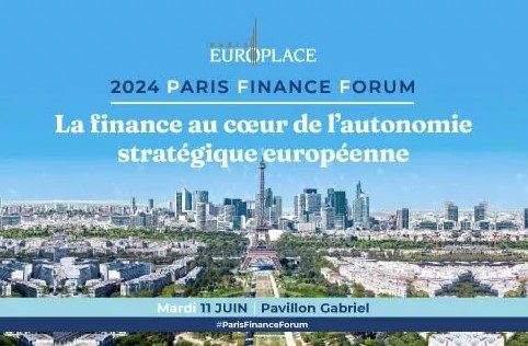 Badges du Paris Finance Forum 2024 (Europlace)